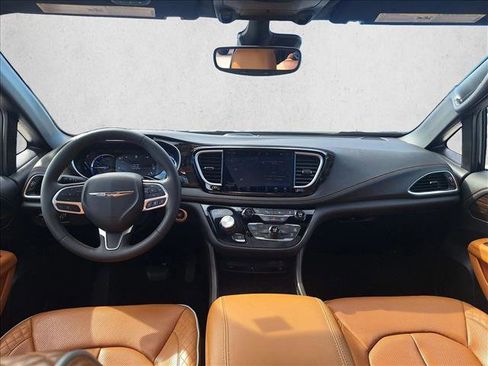Used 2023 Chrysler Pacifica Pinnacle image 16