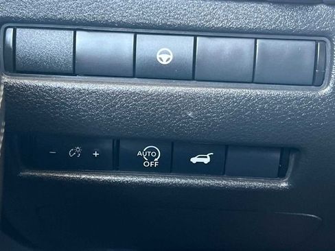 Used 2023 Nissan Rogue SV w/ SV Premium B Package image 30