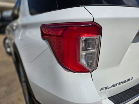 Used 2023 Ford Explorer Platinum w/ Technology Package AWD/4WD image 38