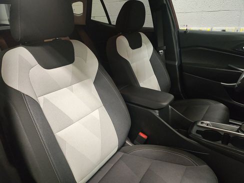 Used 2024 Chevrolet Trax LS w/ LS Convenience Package image 10