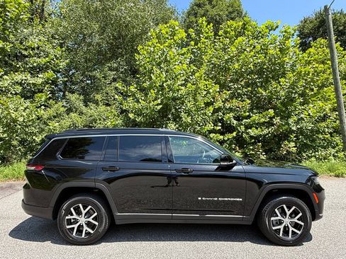 Used 2024 Jeep Grand Cherokee L Limited w/ Trailer Tow Package AWD/4WD image 5