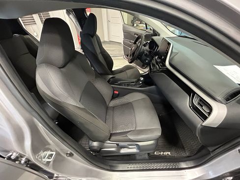 Used 2020 Toyota C-HR LE FWD image 37
