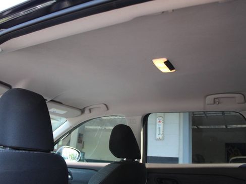 Used 2021 Nissan Rogue SV AWD/4WD image 20