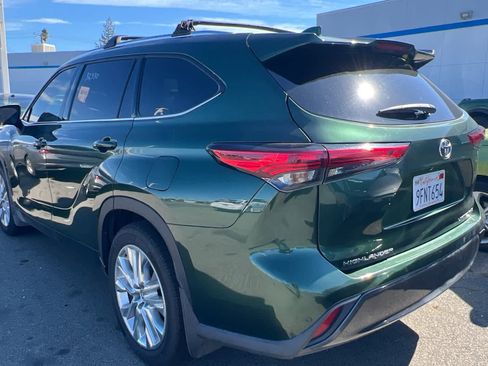 Used 2023 Toyota Highlander Limited image 4