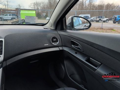 Used 2015 Chevrolet Cruze LT image 22