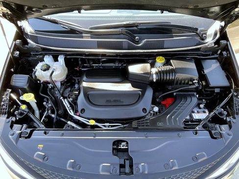 Used 2023 Chrysler Voyager LX FWD image 25