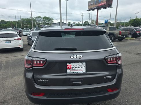 Used 2023 Jeep Compass Latitude w/ Sun and Sound Group AWD/4WD image 7