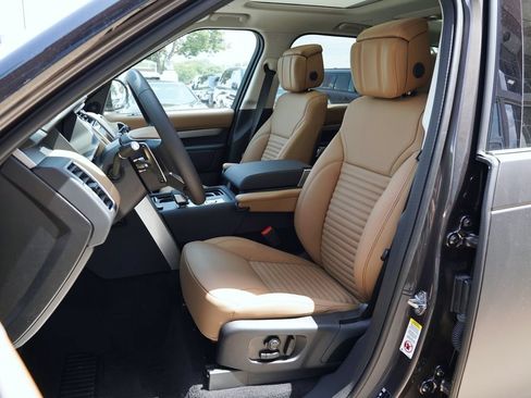 New 2026 Land Rover Discovery Limited Edition AWD/4WD image 11