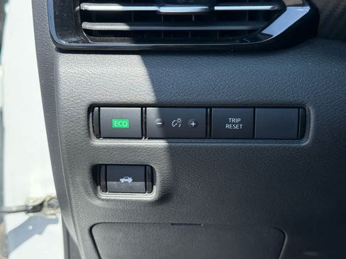 Used 2025 Nissan Sentra SR FWD image 18