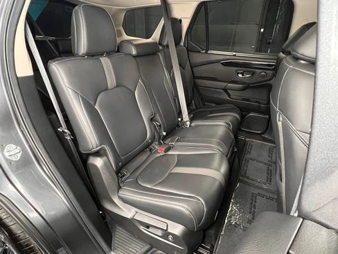 Used 2025 Honda Pilot Touring image 18