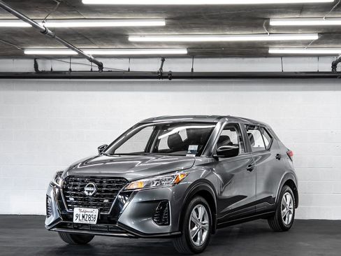 Used 2024 Nissan Kicks S image 1