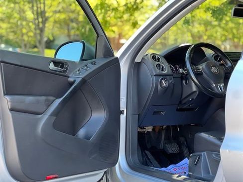 Used 2016 Volkswagen Tiguan S image 9