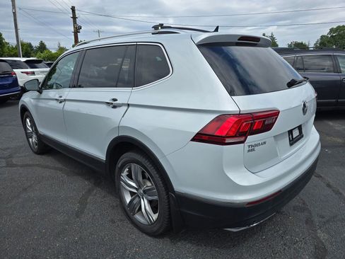 Used 2018 Volkswagen Tiguan SEL Premium w/ 3rd Row Seat Package AWD/4WD image 3