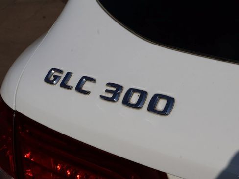 Used 2016 Mercedes-Benz GLC 300 4MATIC image 34