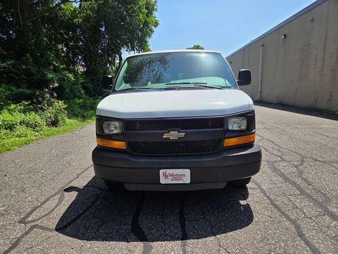 Used 2016 Chevrolet Express 2500 RWD image 2