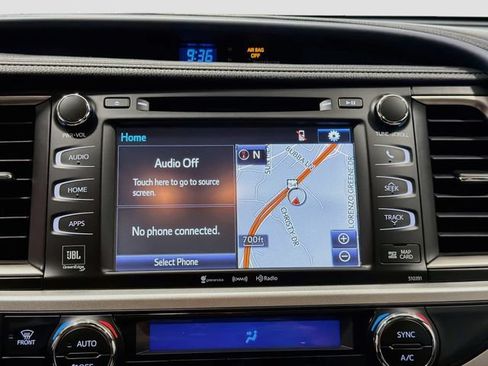 Used 2019 Toyota Highlander Limited w/ Carpet Mat Package (TMS) AWD/4WD image 13
