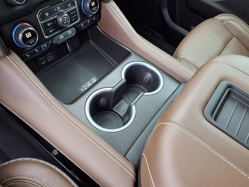 Used 2021 Chevrolet Tahoe High Country image 13