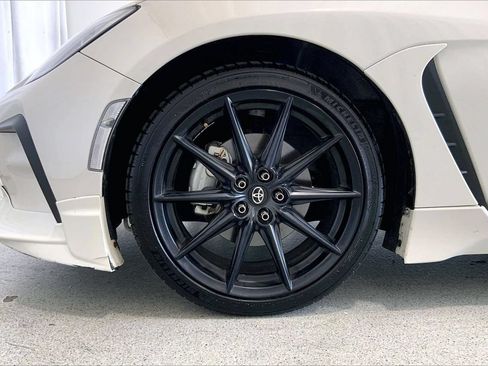 Used 2025 Toyota GR86 Premium RWD image 8