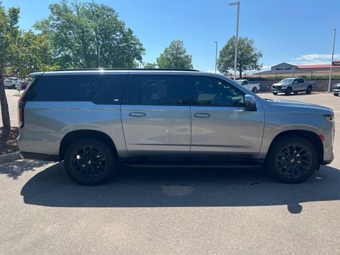 Used 2023 Cadillac Escalade ESV Premium Luxury AWD/4WD image 6