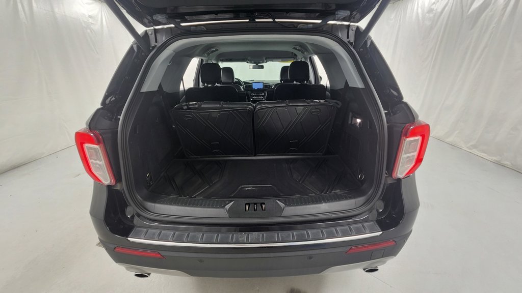 Used 2022 Ford Explorer Limited w/ Equipment Group 301A AWD/4WD image 16