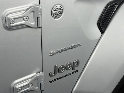 Used 2024 Jeep Wrangler Unlimited Sahara w/ Technology Group AWD/4WD image 33