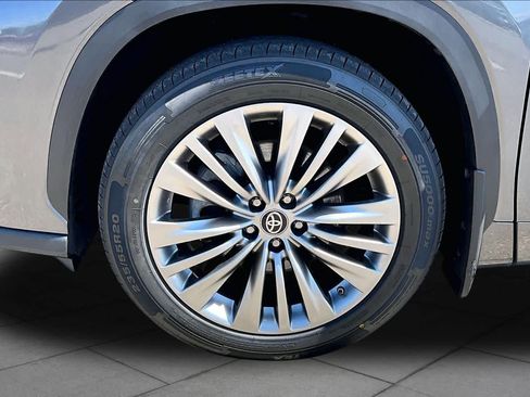 Certified 2020 Toyota Highlander Platinum AWD/4WD image 10