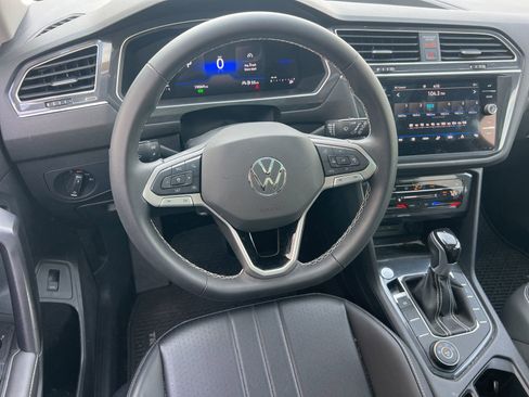 Certified 2024 Volkswagen Tiguan SE image 15