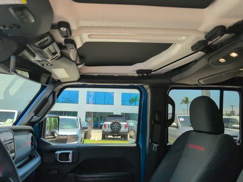 Used 2024 Jeep Wrangler Unlimited Rubicon w/ Technology Group AWD/4WD image 10