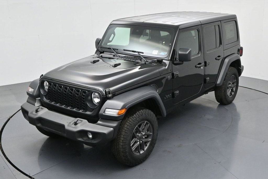 Used 2024 Jeep Wrangler Unlimited Sport AWD/4WD image 11