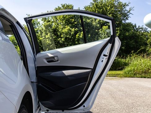 Used 2023 Toyota Corolla LE image 24