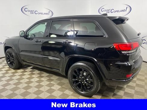 Used 2020 Jeep Grand Cherokee Altitude AWD/4WD image 4