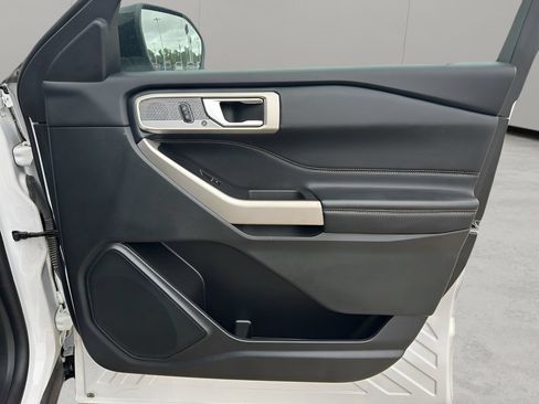 Used 2023 Ford Explorer Limited w/ Equipment Group 301A RWD image 12