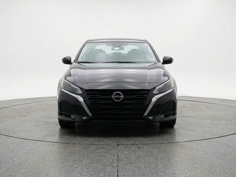 Used 2025 Nissan Altima 2.5 SV image 2