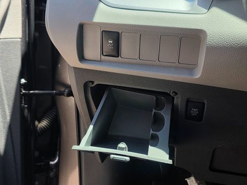Used 2016 Toyota Sienna LE FWD image 47