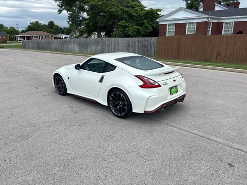 Used 2019 Nissan 370Z NISMO RWD image 3