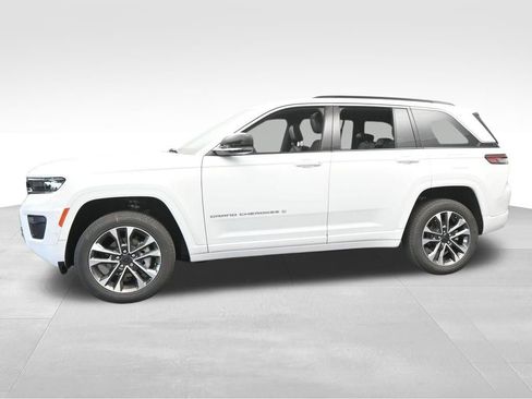 Used 2024 Jeep Grand Cherokee Overland image 2
