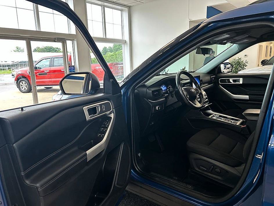 Used 2022 Ford Explorer XLT AWD/4WD image 8