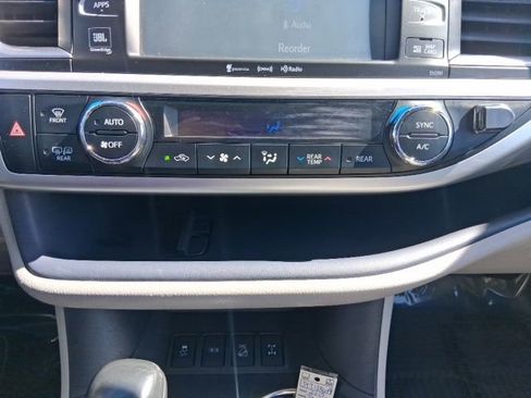Used 2019 Toyota Highlander Limited Platinum AWD/4WD image 28