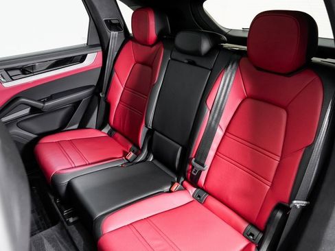 Used 2024 Porsche Cayenne image 25