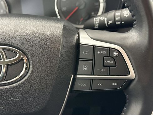 Certified 2022 Toyota Highlander LE image 16