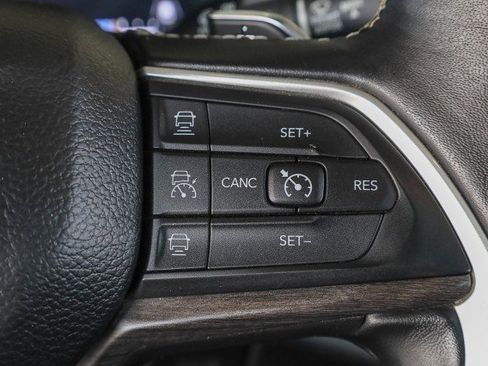 Used 2022 Jeep Grand Cherokee Limited image 25