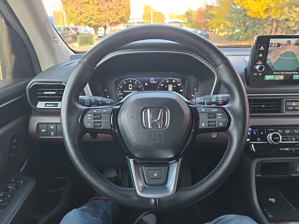 Used 2025 Honda Pilot Elite image 15