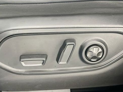 Used 2023 Jeep Grand Cherokee L Limited w/ Black Appearance Package image 35