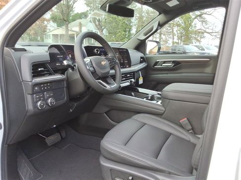 New 2026 Chevrolet Suburban LT image 23