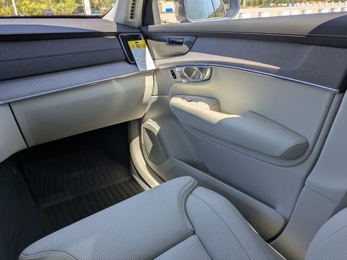 New 2026 Volvo XC90 T8 Ultra w/ Protection Package Premier AWD/4WD image 23