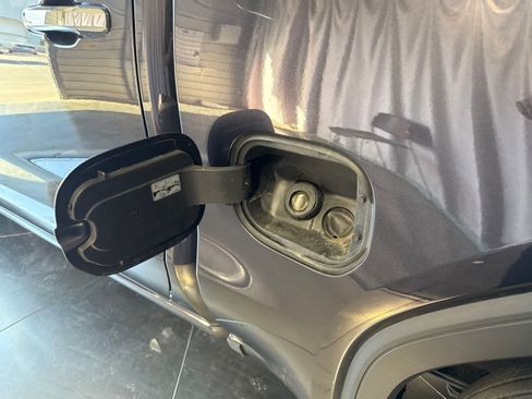 Used 2025 GMC Sierra 1500 SLT RWD image 12