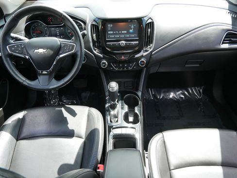 Used 2017 Chevrolet Cruze Premier FWD image 10