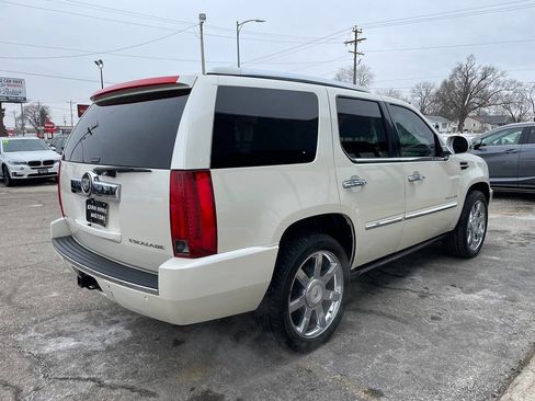 Used 2010 Cadillac Escalade Premium image 5