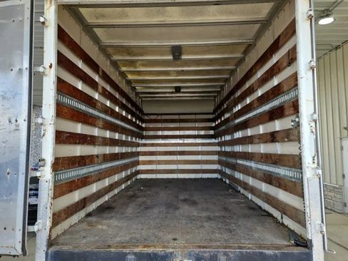 Used 2004 Ford F550 2WD Regular Cab Super Duty image 19