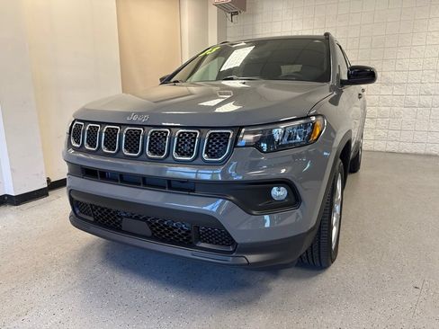 Used 2023 Jeep Compass Latitude AWD/4WD image 12